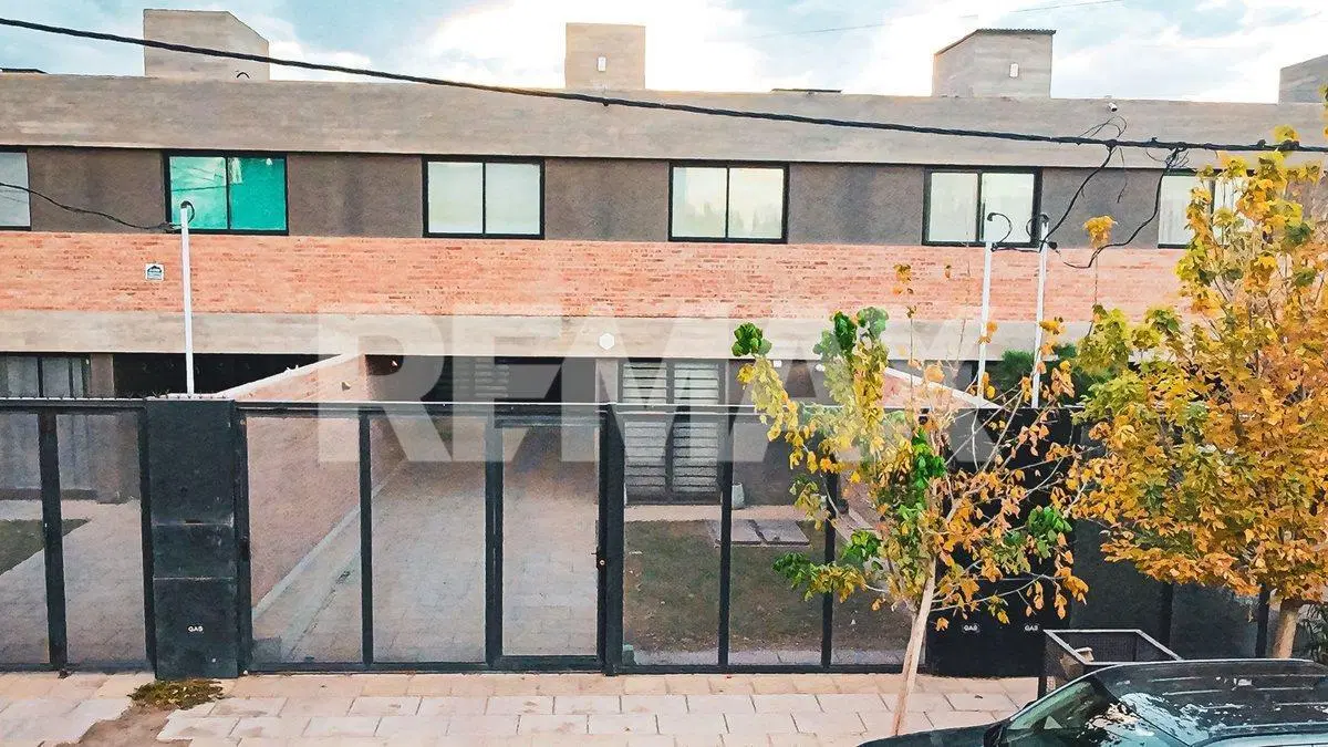 VENDE DUPLEX 3 DORMITORIOS. BARRIO TIERRA MANSA 2