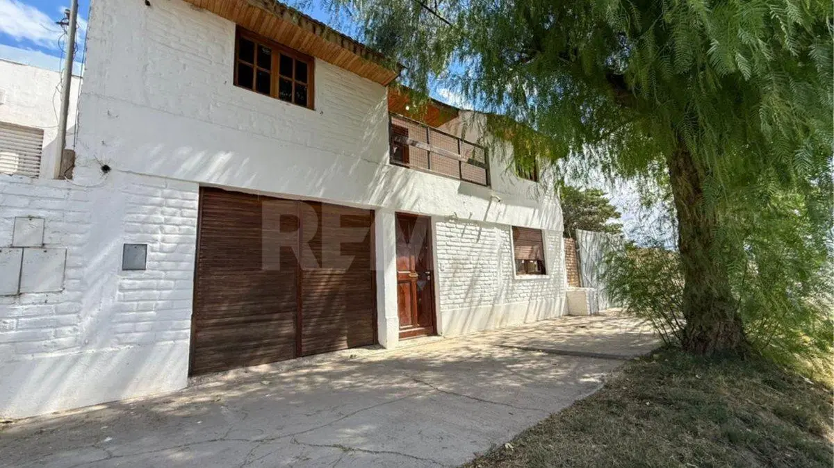 VENTA CASA CALLE RIO NEGRO 416 CENTENARIO 3