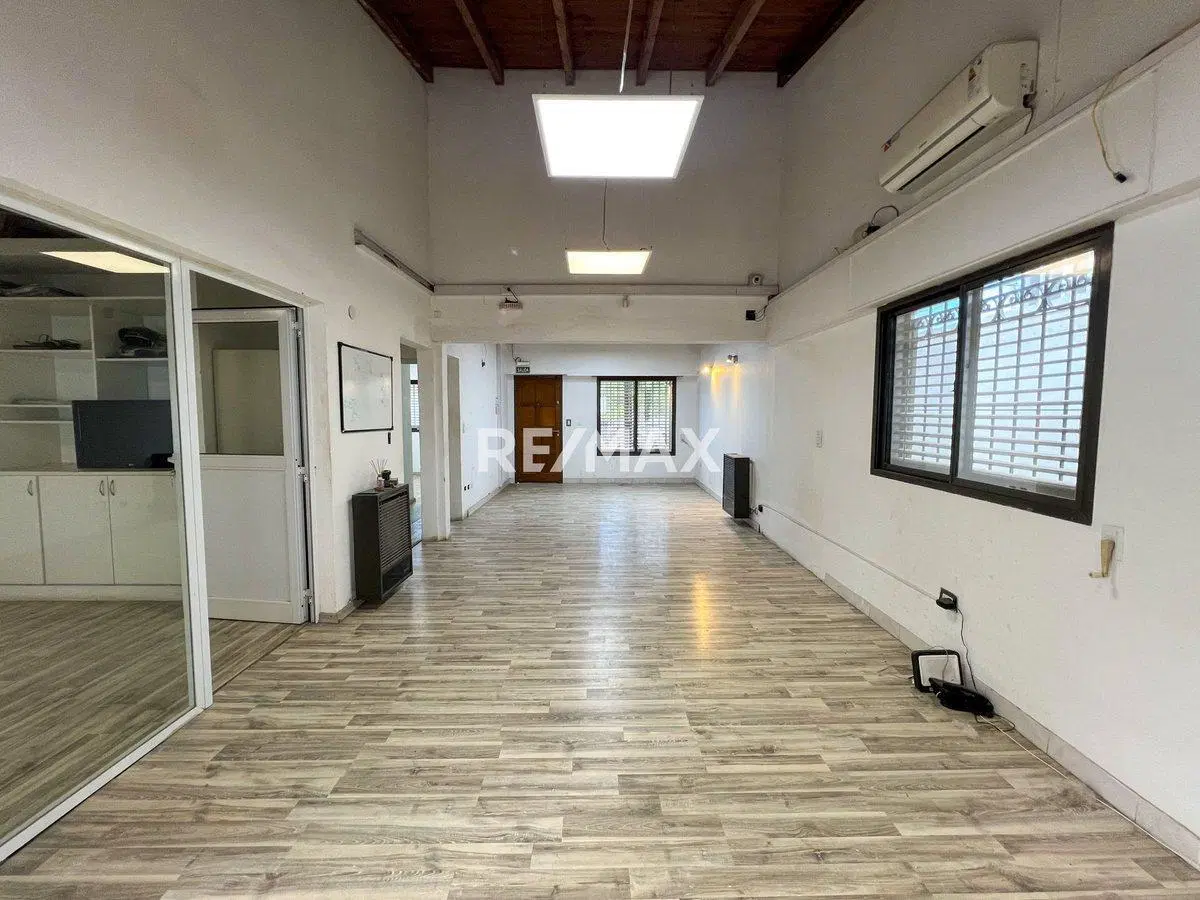 SE VENDEN OFICINA CORPORATIVA CON DEPOSITO 3