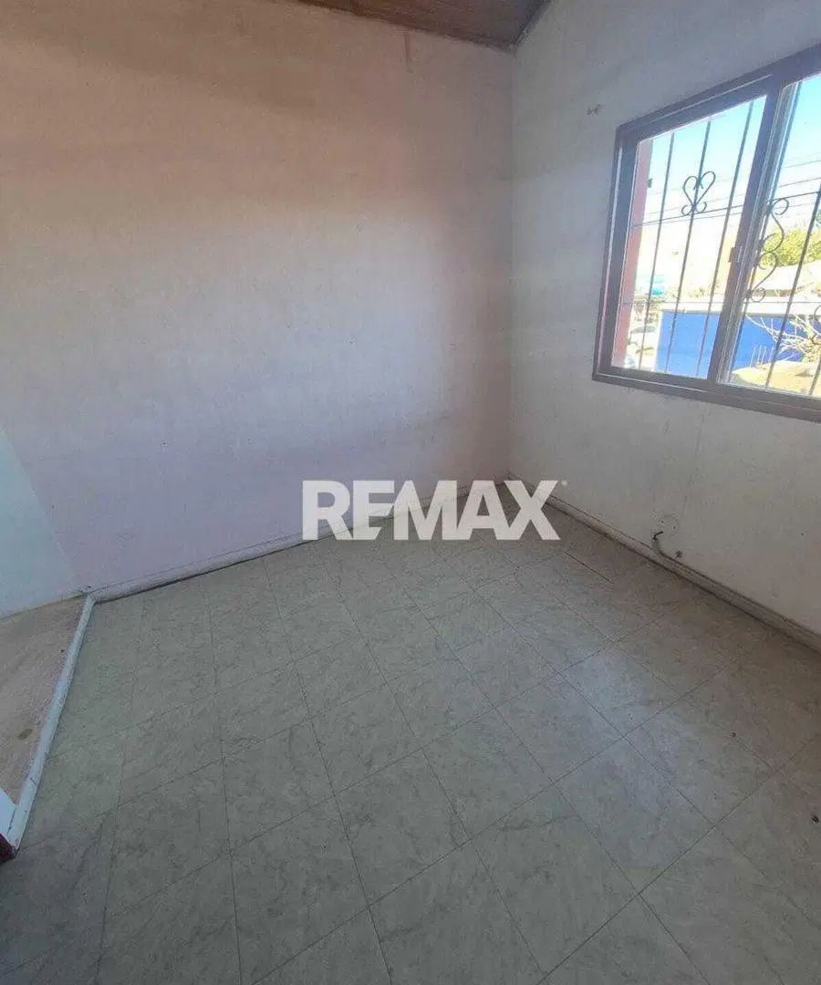 VENTA - CASA CON POTENCIAL COMERCIAL - CENTENARIO 4