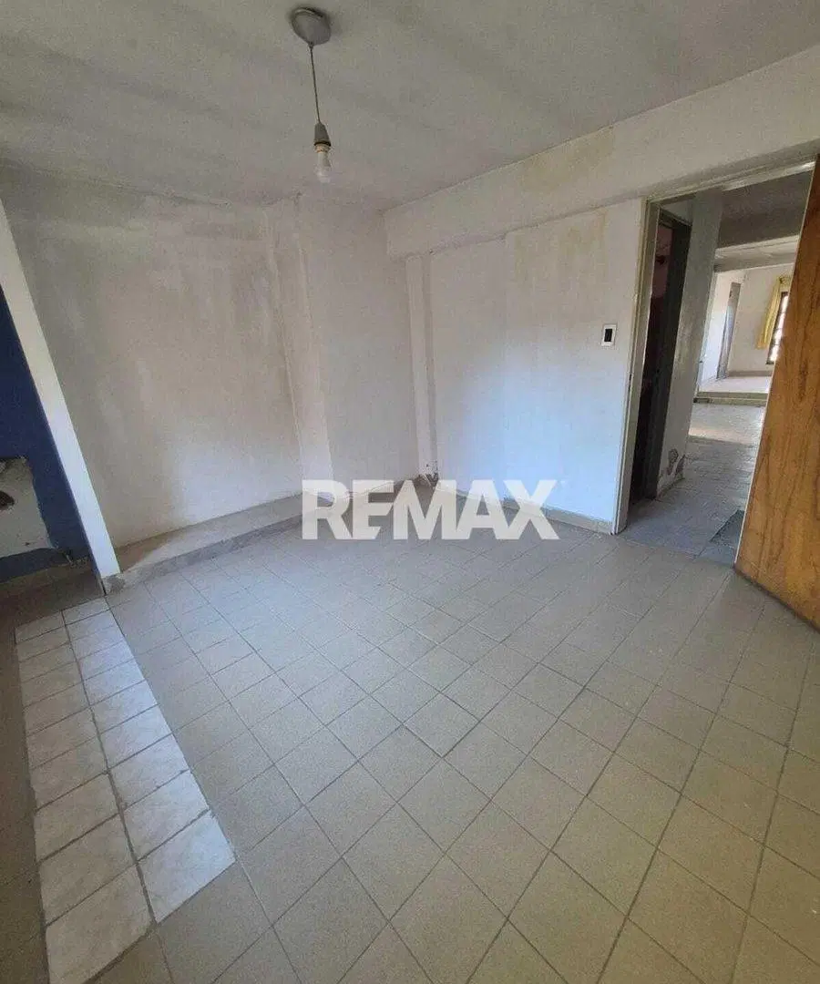 VENTA - CASA CON POTENCIAL COMERCIAL - CENTENARIO 5
