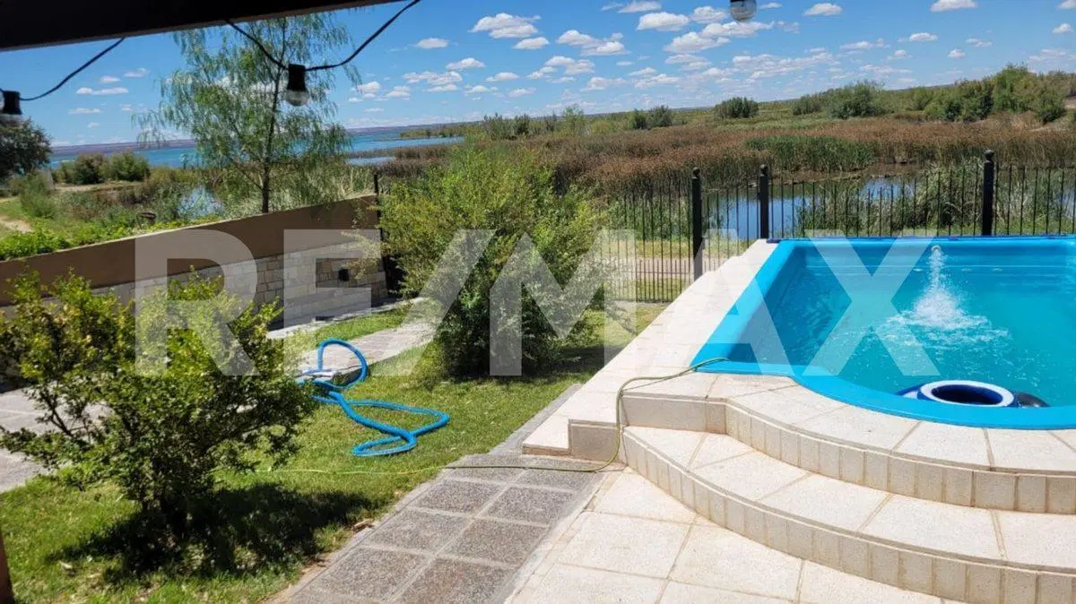 CASA EN VENTA 2 DORMOTORIOS PILETA LAGO PELLEGRINI 3