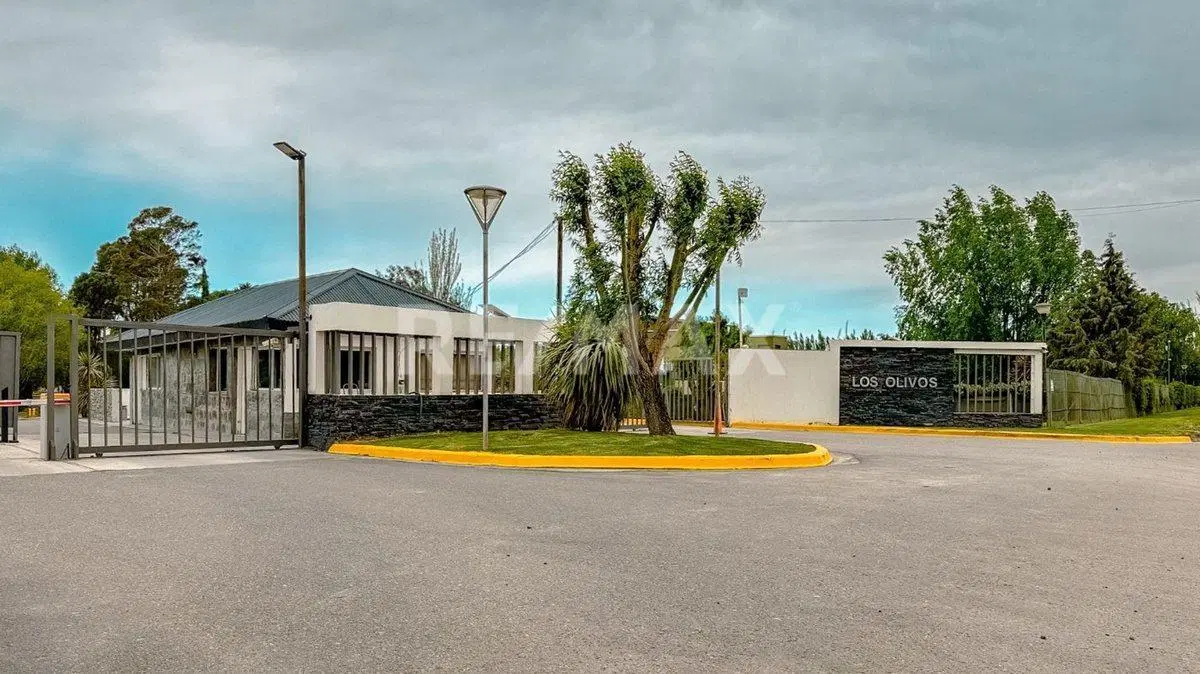 VENTA CASA B* LOS OLIVOS 4 DORMITORIOS CENTENARIO 2