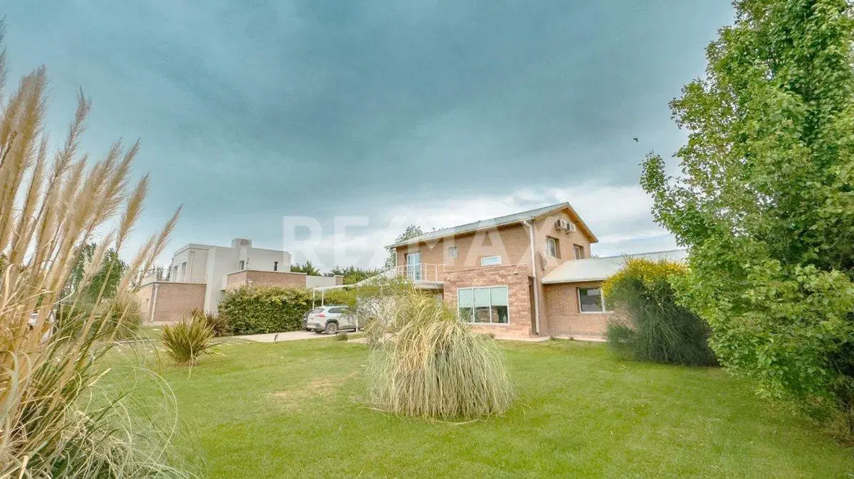 VENTA CASA B* LOS OLIVOS 4 DORMITORIOS CENTENARIO 5