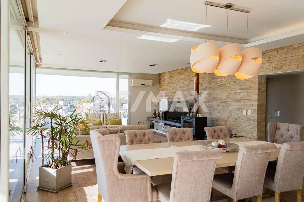 CASA EN VENTA CON PILETA, B° Bocahue, Neuquen. 2