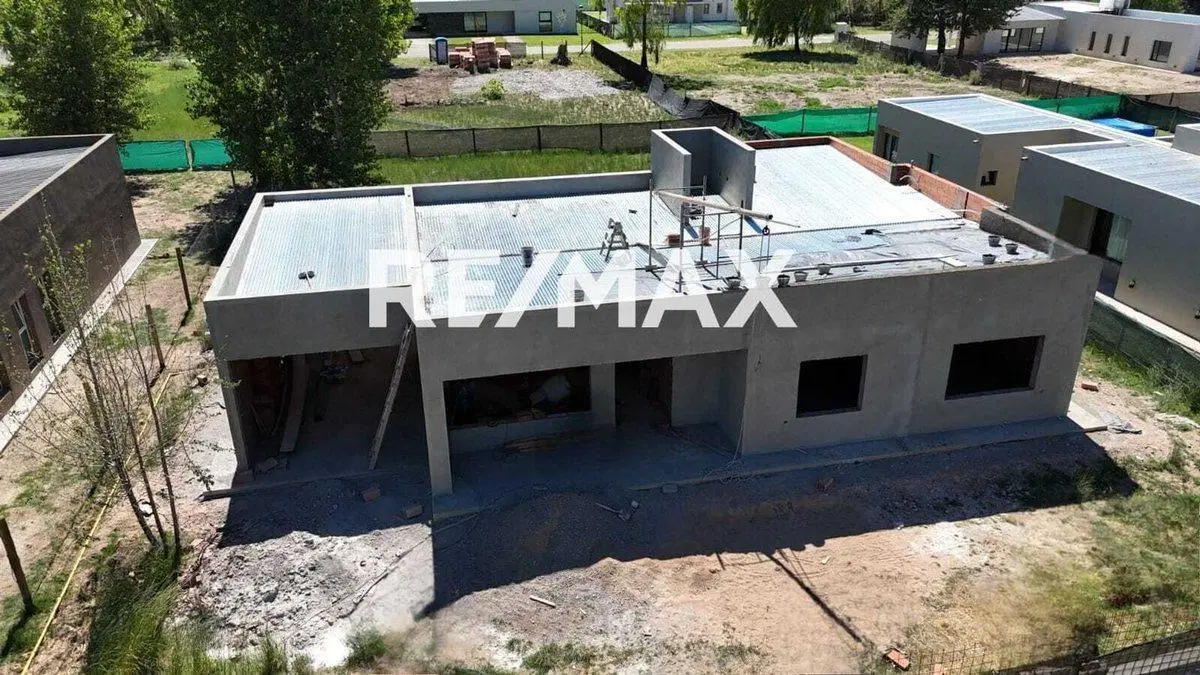 Casa 3 dormitorios en Venta,  Canales de Plottier 2
