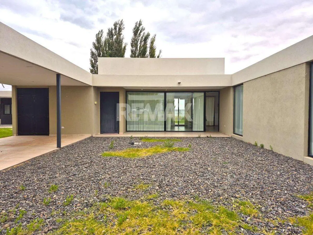 VENTA CASA EN LA PENINSULA LAGO MARI MENUCO 5