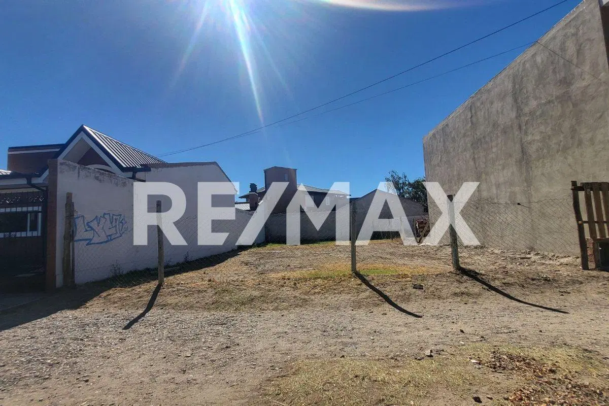 ALQUILER  TERRENO DE 300 M2 EN CENTRO DE PLOTTIER 2