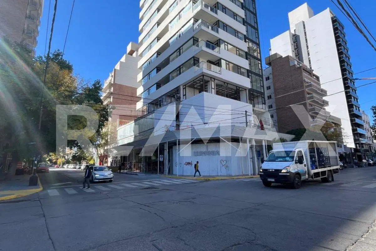 VENTA OFICINA LUMINIA Y DOS COCHERAS 5