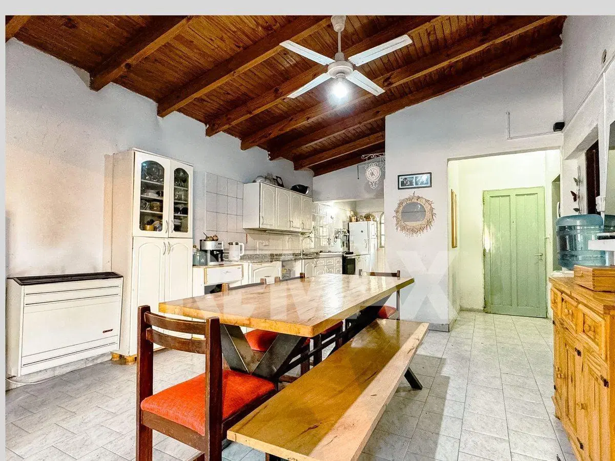 CASA DE DOS DORMITORIOS CON QUINCHO, NEUQUÉN 2