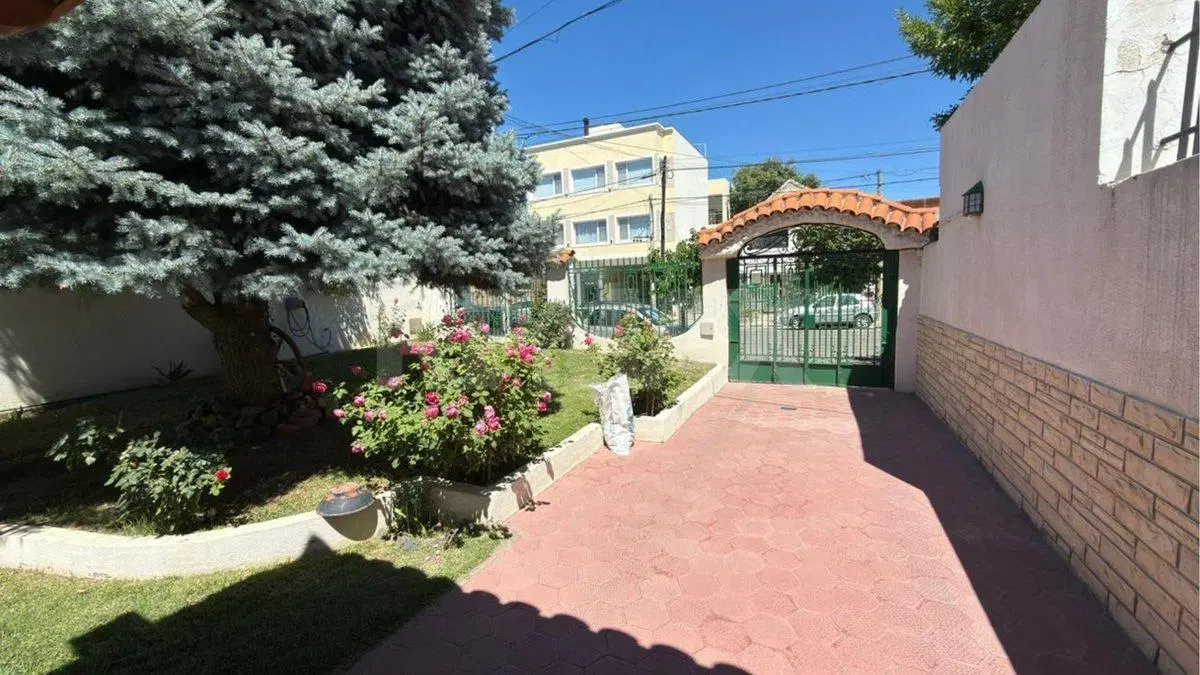 VENTA CASA 2 DOMITORIOS C/MONOAMBIENTE NEUQUÉN 4