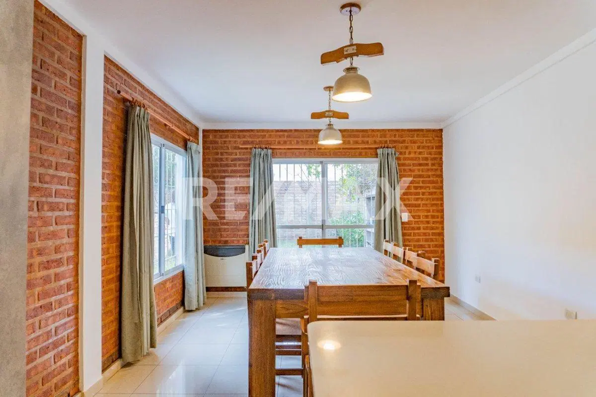 Casa tipo duplex 4 dormitorios Tejas Rojas Neuquén 3