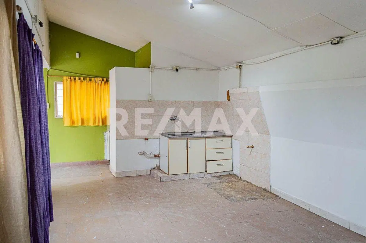 Venta casa 2 habitaciones con departamento 4