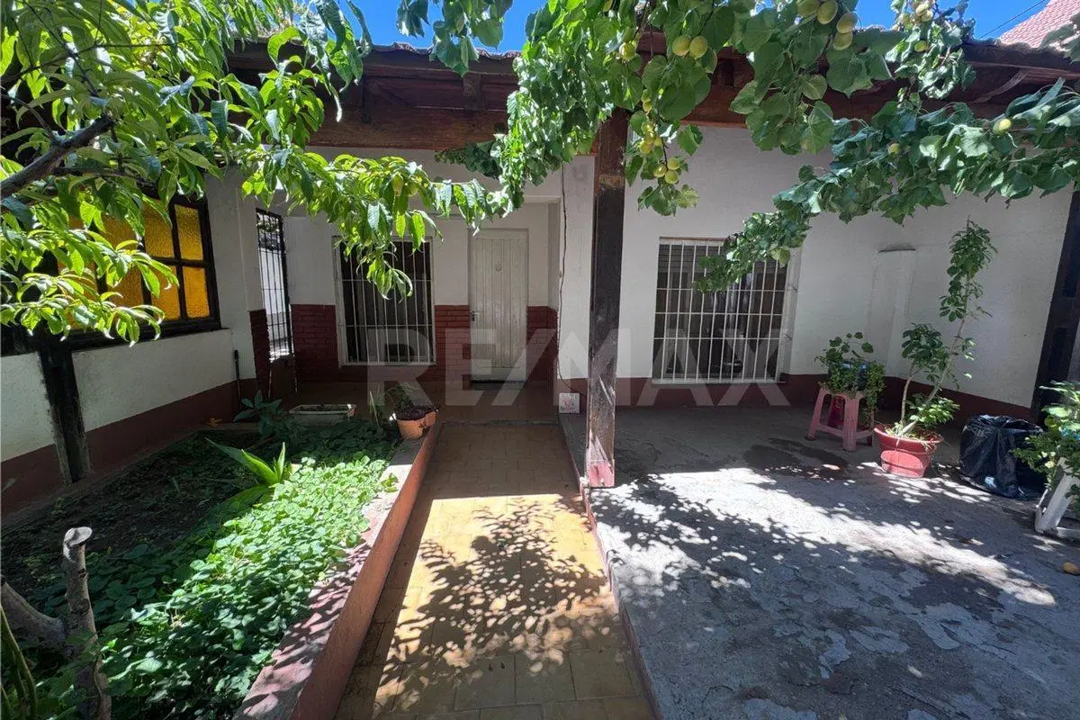 VENTA CASA 2 DORMITORIOS C/2 DPTOS EN PB  NEUQUEN 5