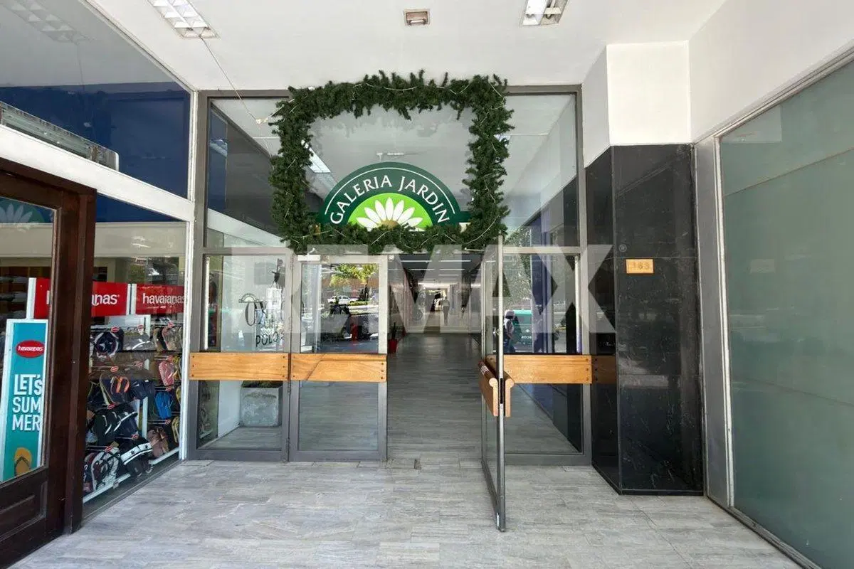 VENTA OFICINA/LOCAL GALERIA JARDIN AV. ARGENITINA 5