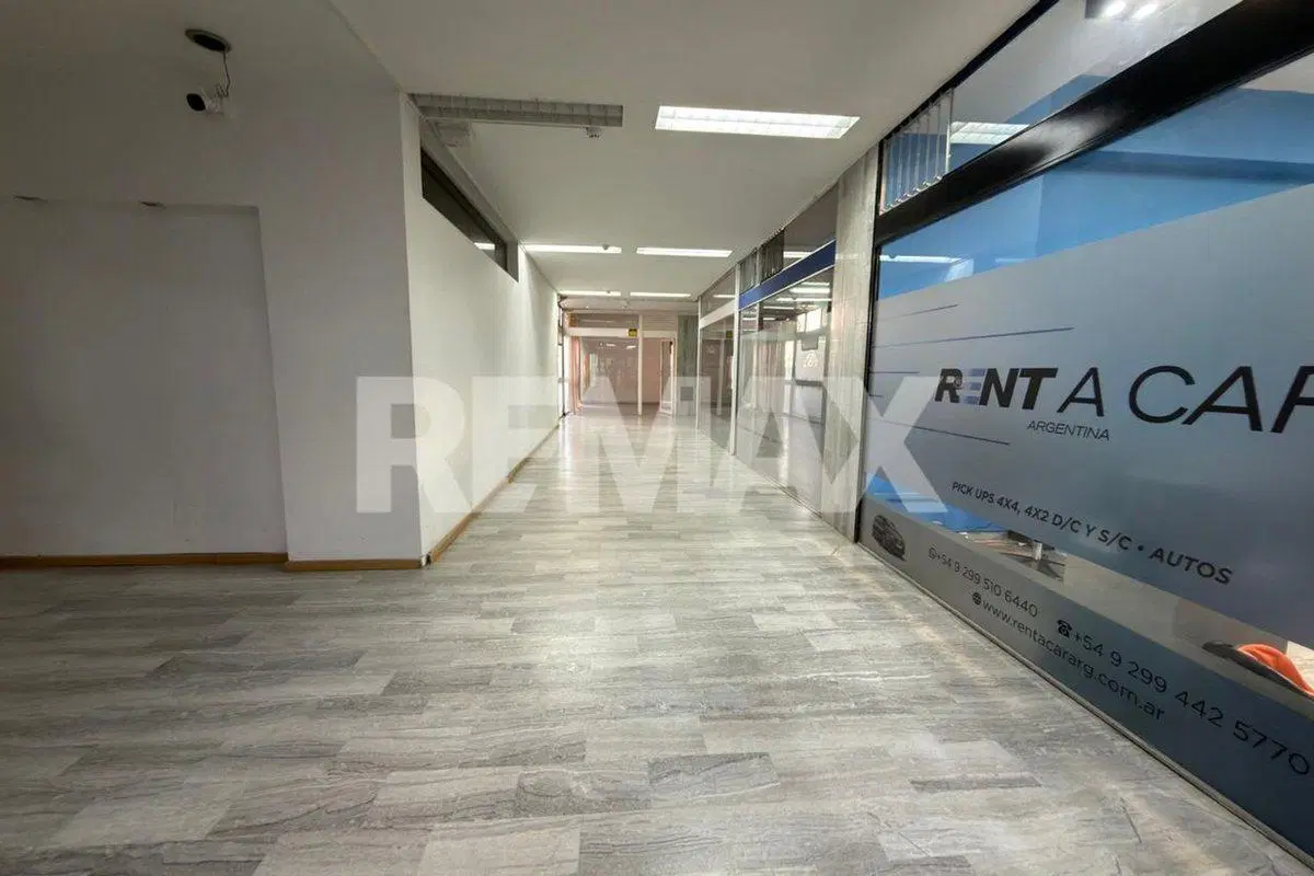 VENTA OFICINA/LOCAL GALERIA JARDIN AV. ARGENITINA 2