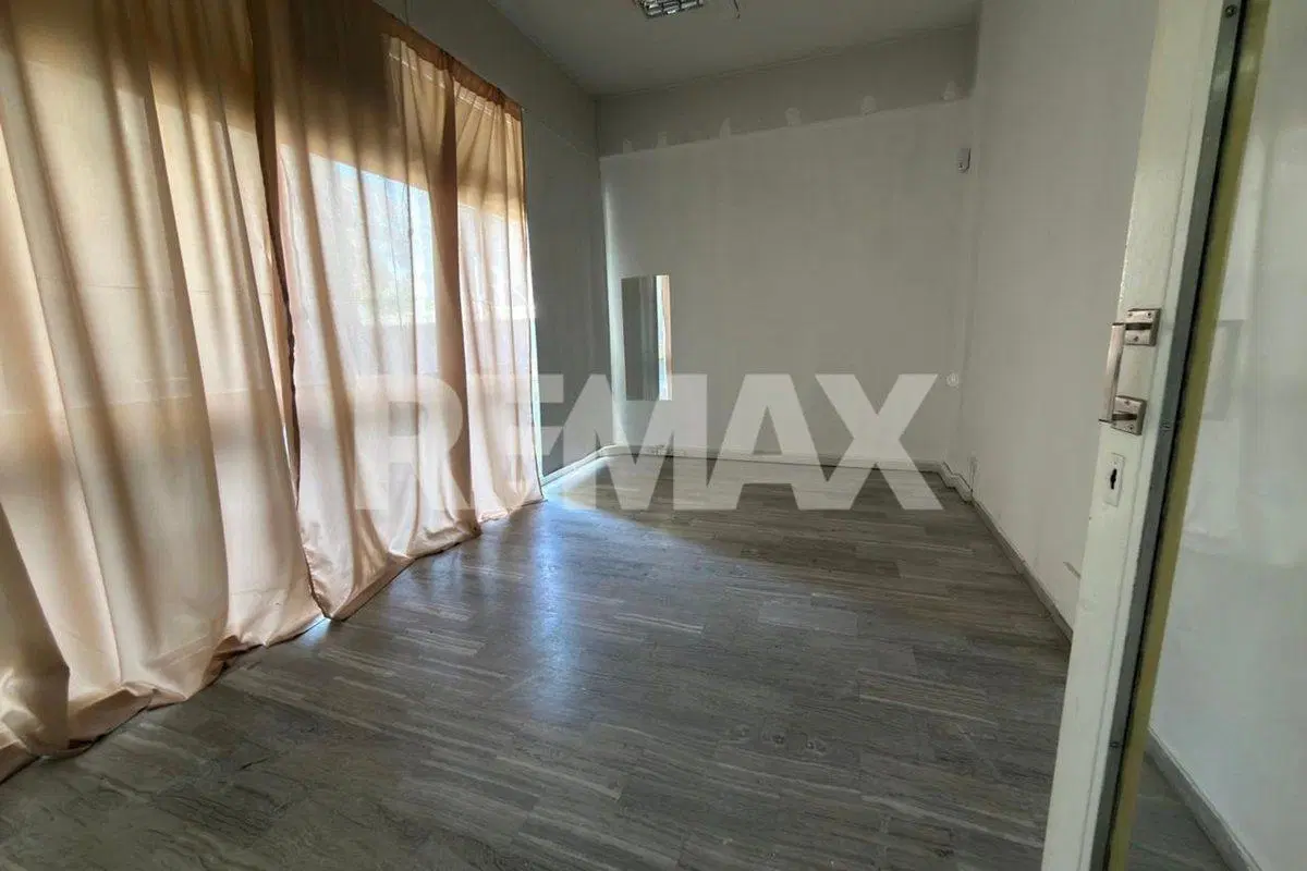 VENTA OFICINA/LOCAL GALERIA JARDIN AV. ARGENITINA 4