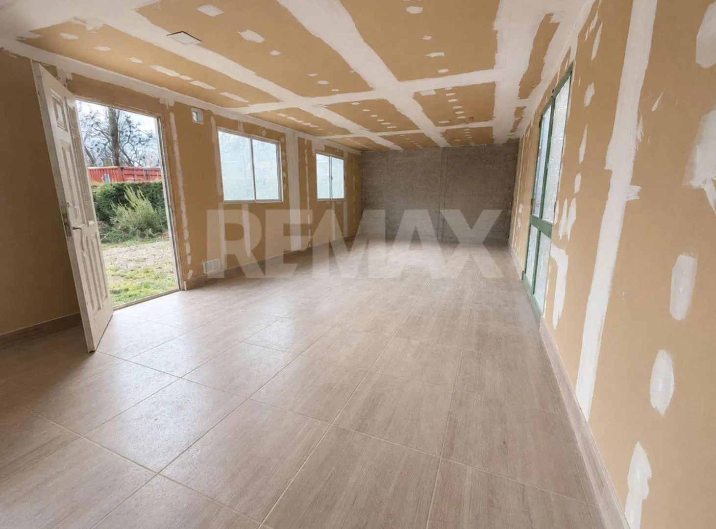VENTA DE CASA A TERMINAR EN PLOTTIER 4