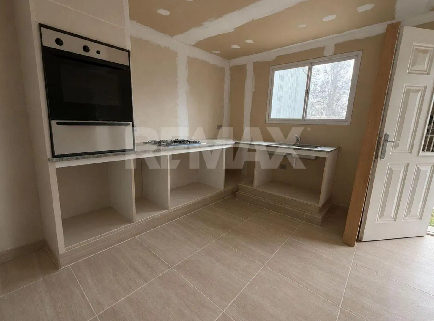 VENTA DE CASA A TERMINAR EN PLOTTIER 2