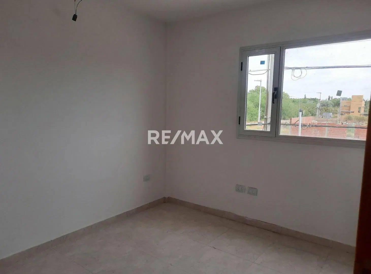 VENTA DUPLEX 3 DORMITORIOS CALLE BOERR 3314 NQN 2
