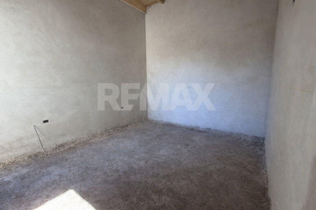 Foto de VENTA CASA 2 DORMITORIOS - B° GARDINAL NQN, imagen 3