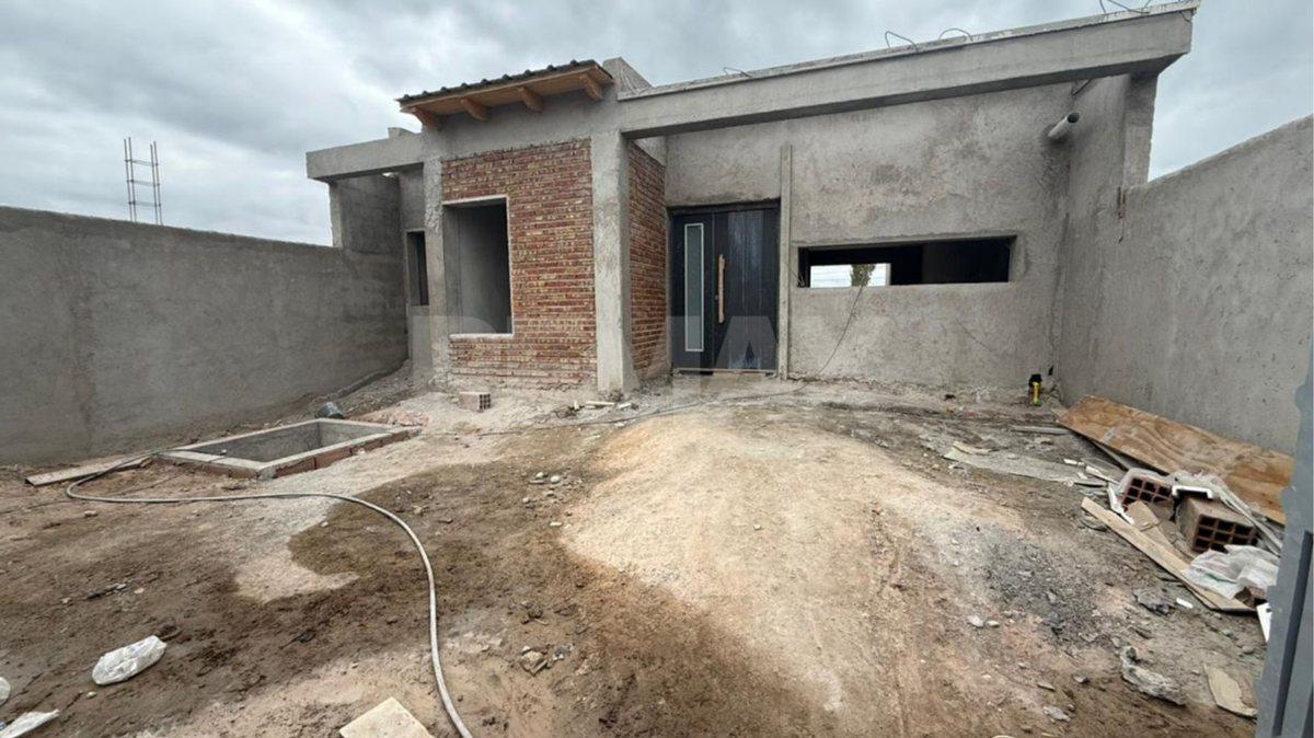 VENTA CASA 2 DORMITORIOS - B° GARDINAL NQN