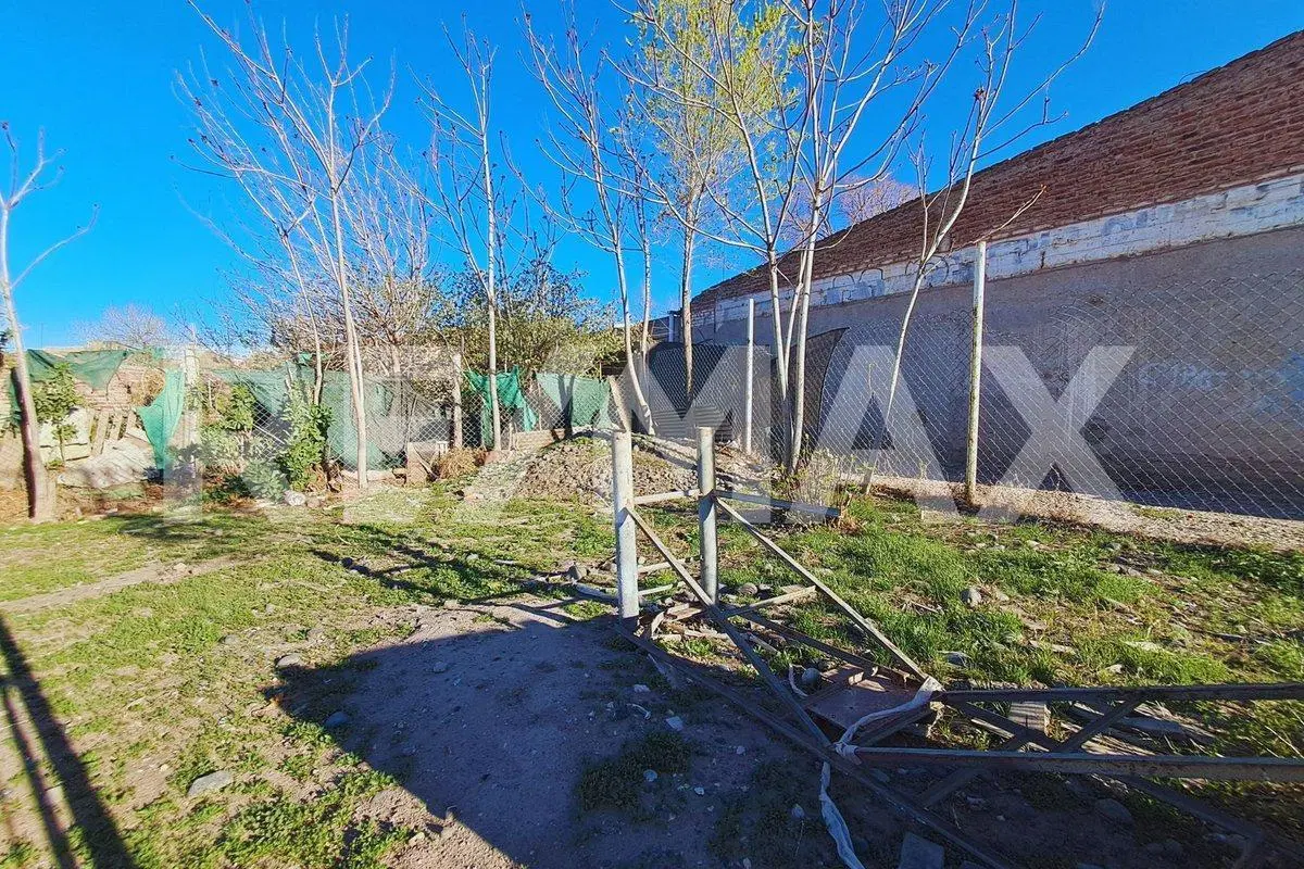 Venta Local  y Terreno centro Centenario 400 m2 5