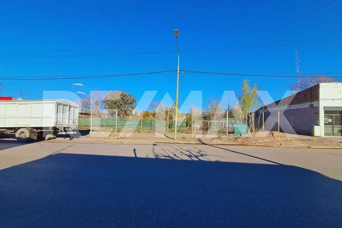Venta Local  y Terreno centro Centenario 400 m2 2