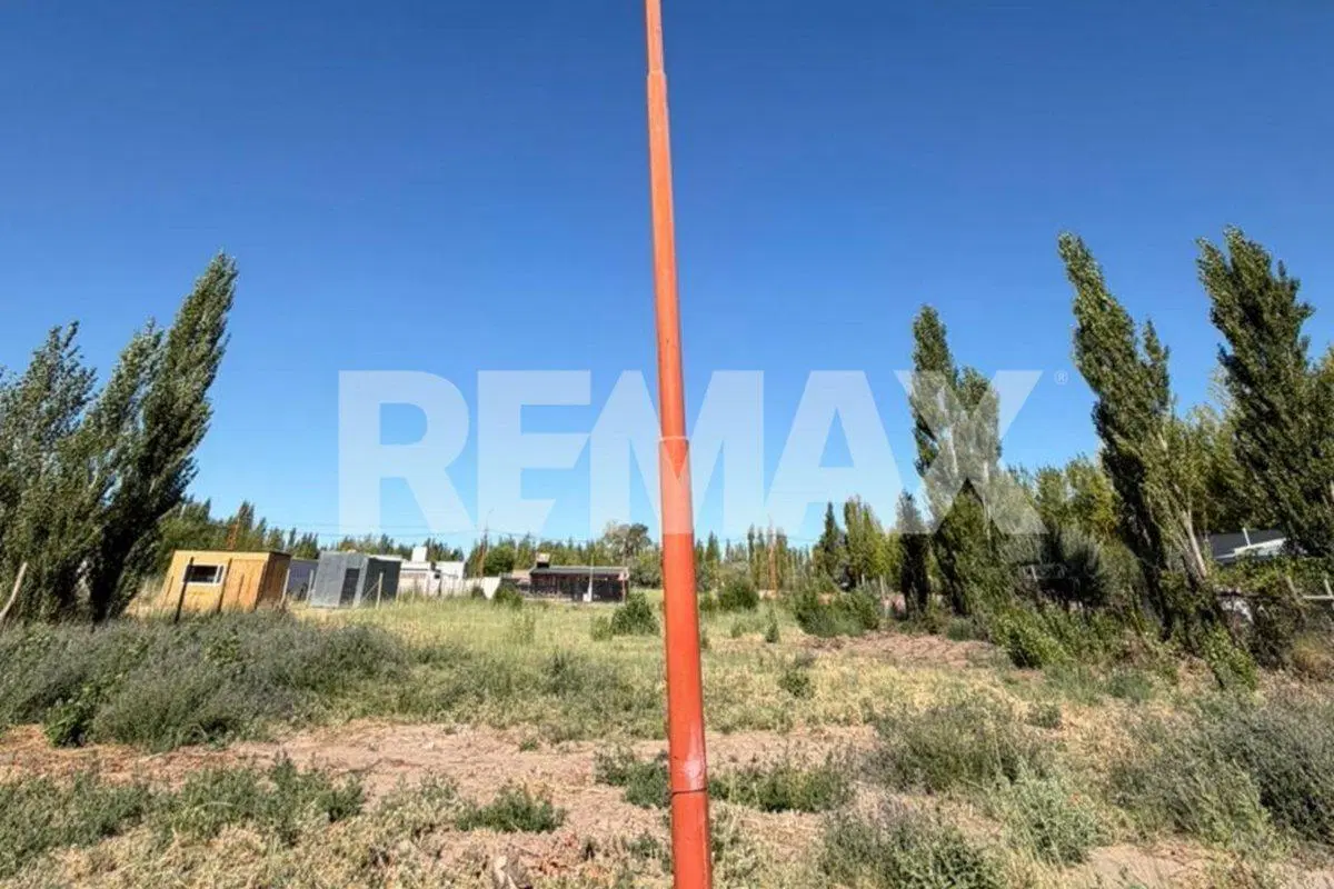 LOTE EN VENTA CON SERVICIOS- FERNANDEZ ORO 4
