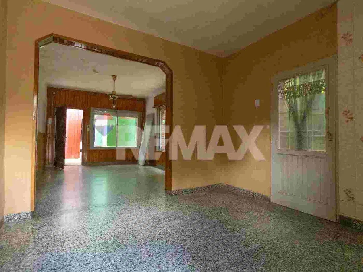 Venta de Casa, Local y 2 Departamentos 2