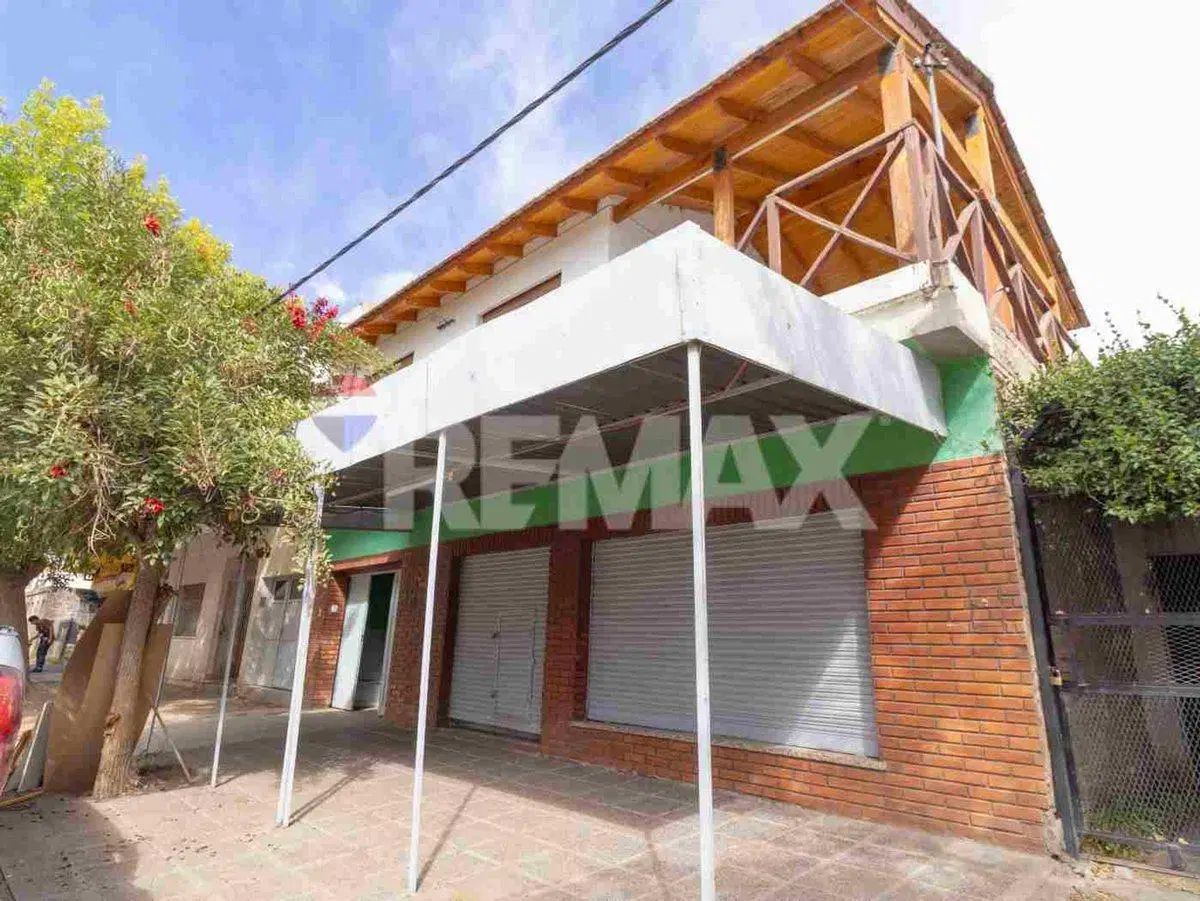 Venta de Casa, Local y 2 Departamentos 3