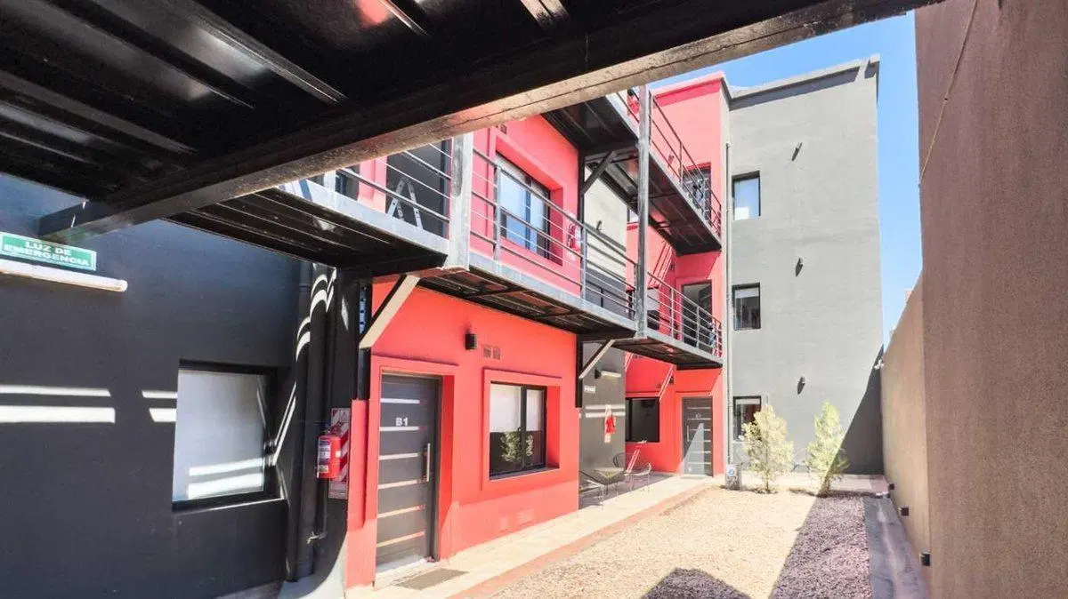 EN VENTA COMPLEJO DPTOS Y LOCAL VACA MUERTA AÑELO 2