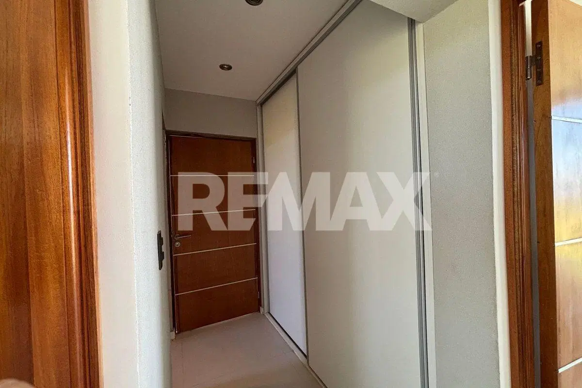 Casa en venta en La Peninsula 4