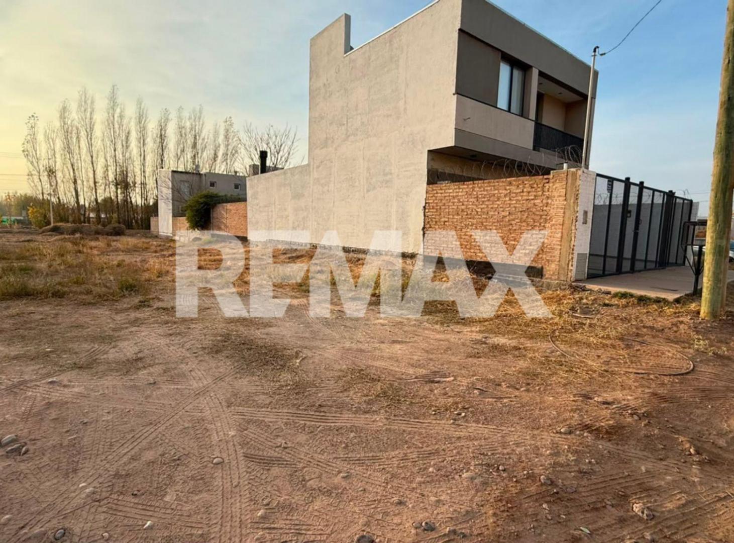 VENTA TERRENO BARRIO HERRERIA - CENTENARIO