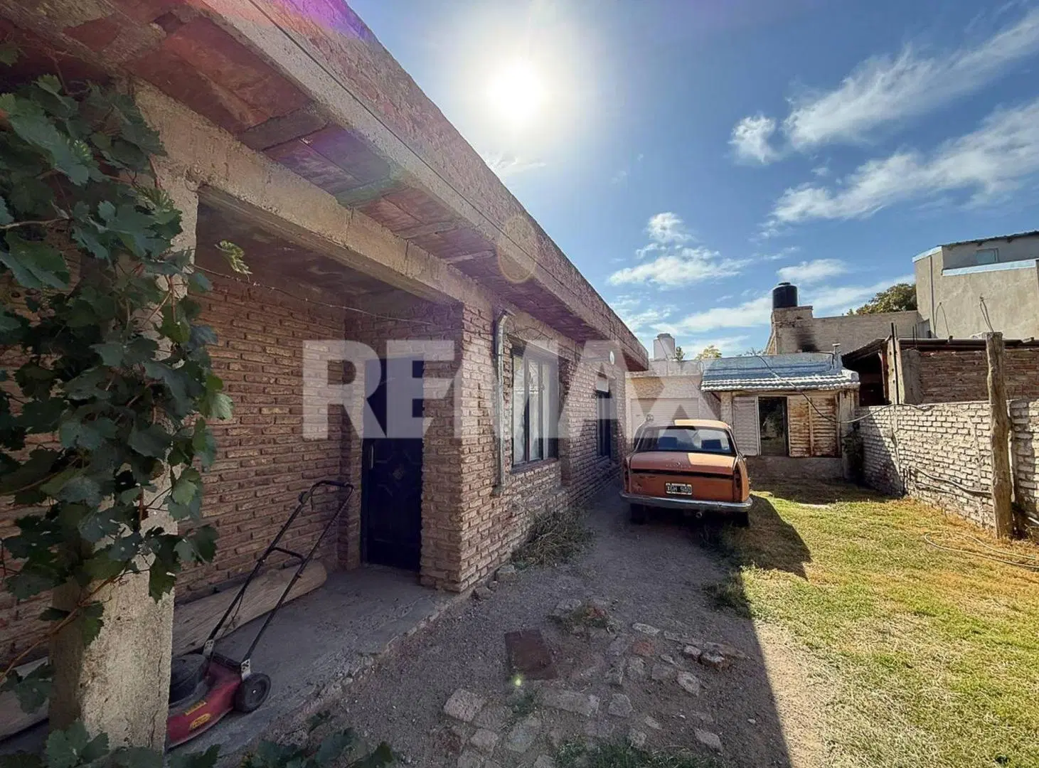 EN VENTA CONJUNTO TRES VIVIENDAS ZONA AEROPUERTO 5