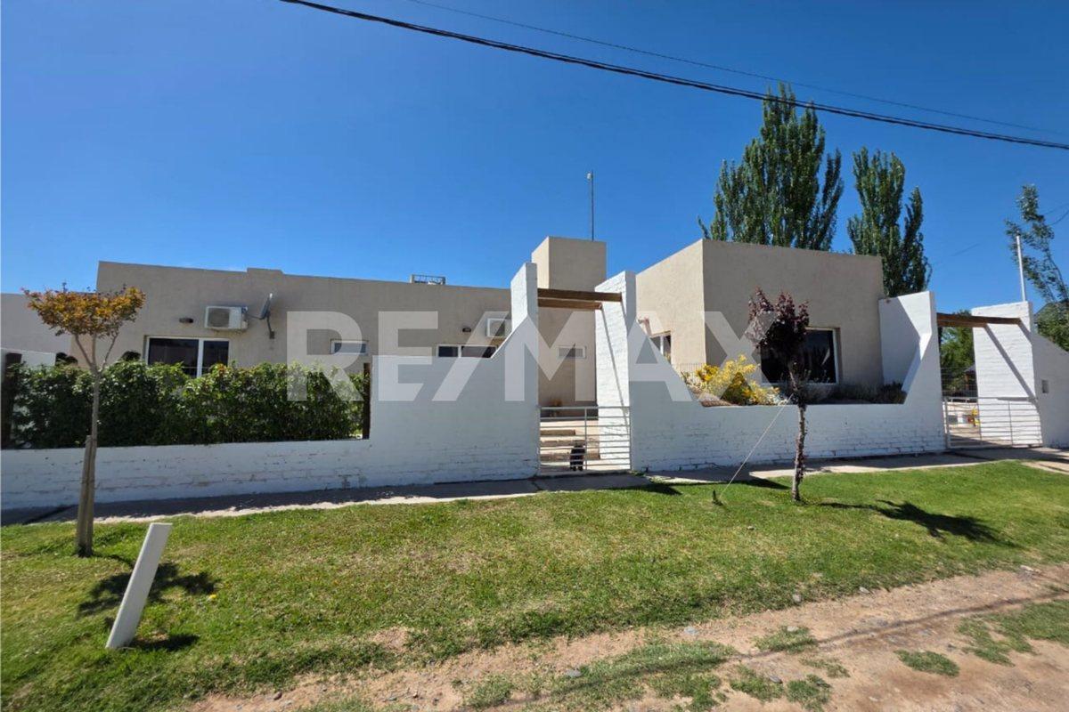 VENTA - CASA B° PRIVADO SANTA ANGELA, CENTENARIO
