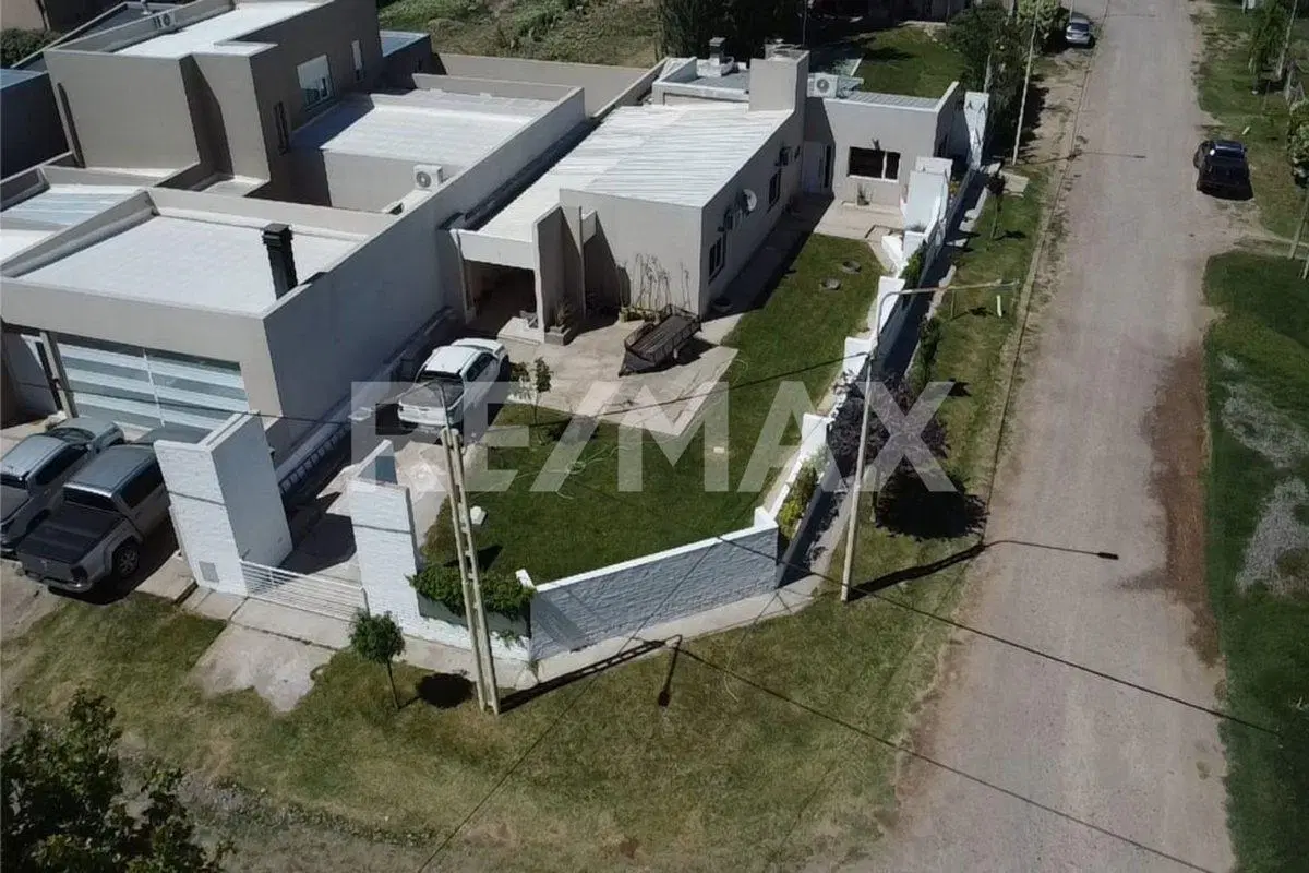 VENTA - CASA B° PRIVADO SANTA ANGELA, CENTENARIO 5