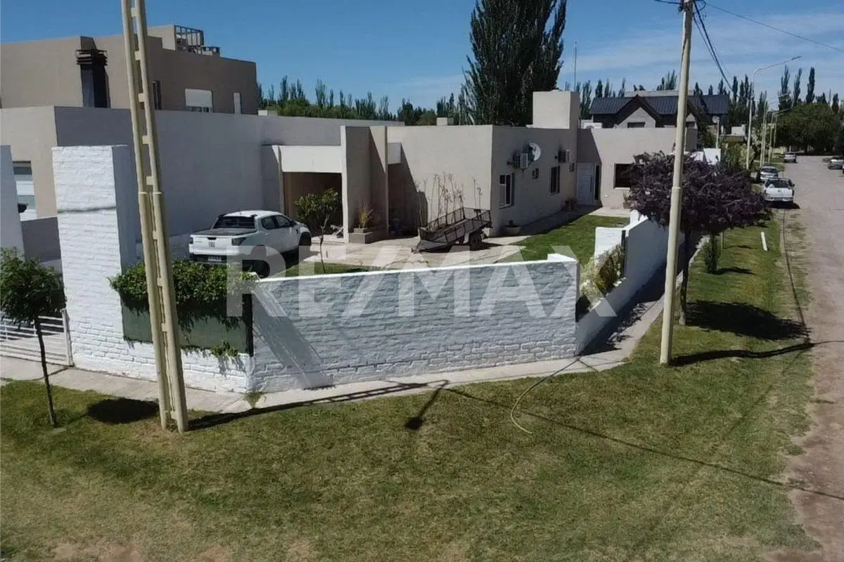 VENTA - CASA B° PRIVADO SANTA ANGELA, CENTENARIO 4