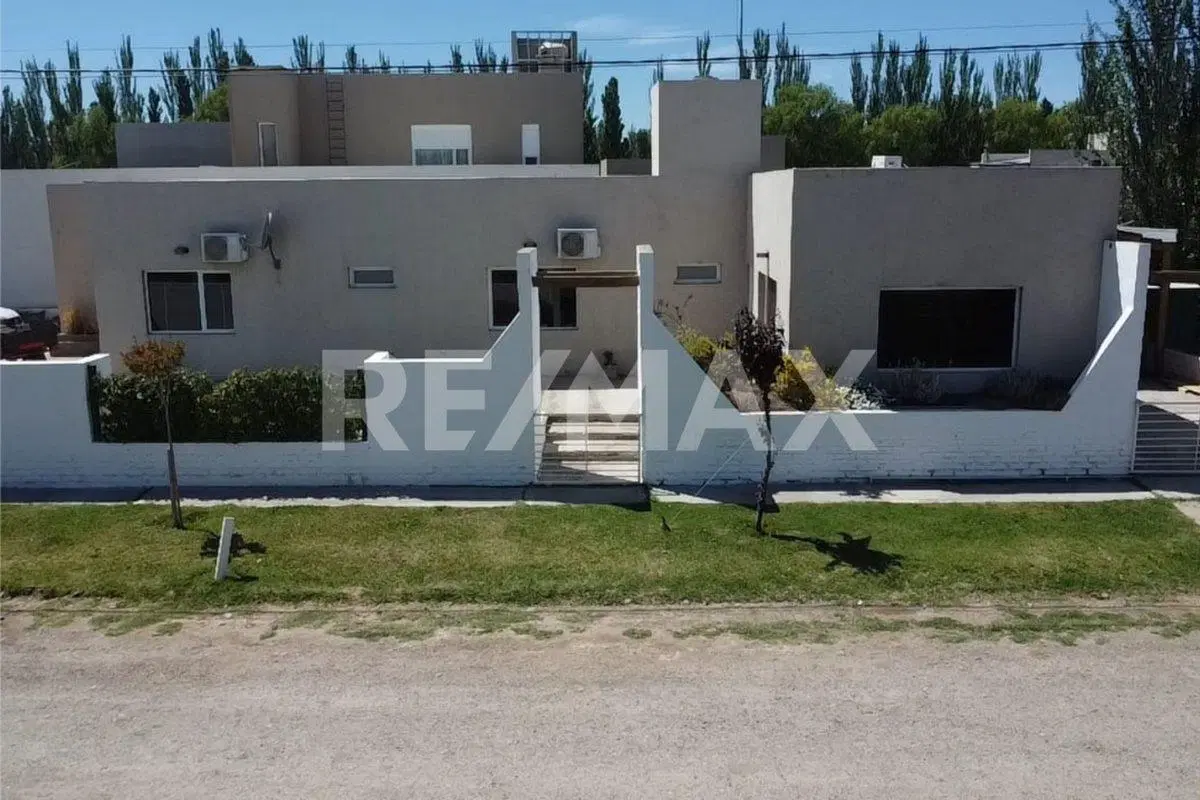 VENTA - CASA B° PRIVADO SANTA ANGELA, CENTENARIO 2
