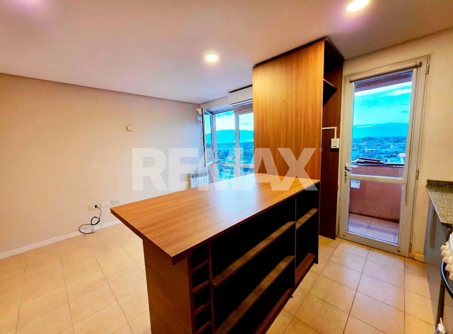 ALQUILER MONOAMBIENTE 40M2 C/BALCON- CIPO 5