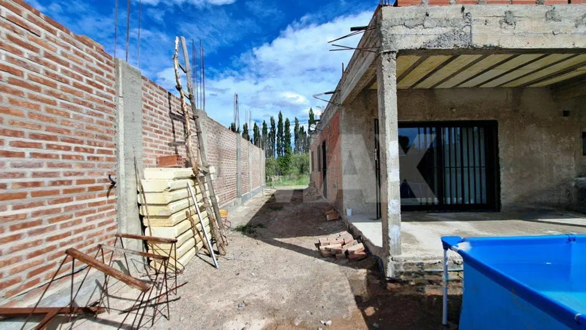 VENTA CASA A TERMINAR EN NEUQUÉN ZONA AEROPUERTO 4