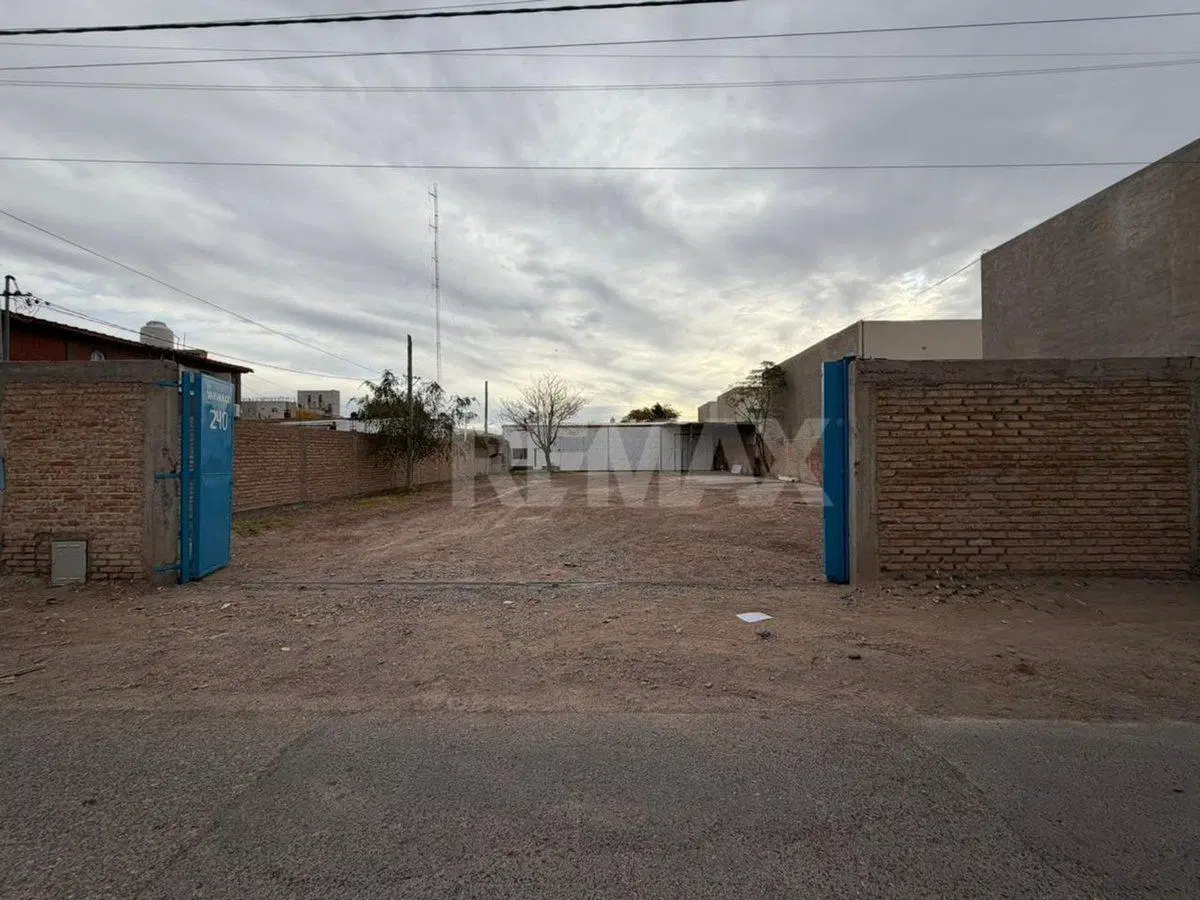 ALQUILER Galpon 200 m2 con 2 oficinas y recepcion. 2