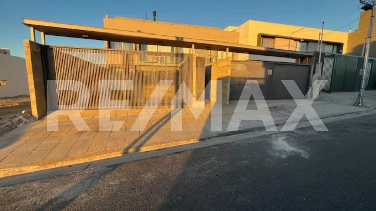 DEPARTAMENTO EN VENTA.PATIO.COCHERA.PLANTA BAJA 5