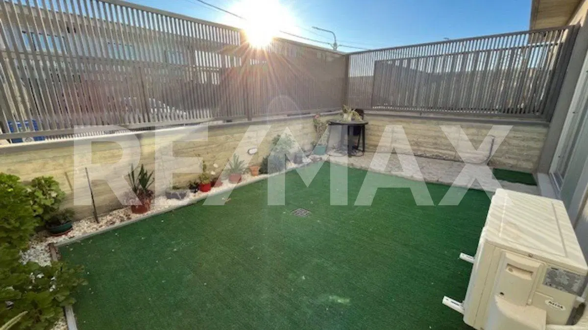 DEPARTAMENTO EN VENTA.PATIO.COCHERA.PLANTA BAJA 2