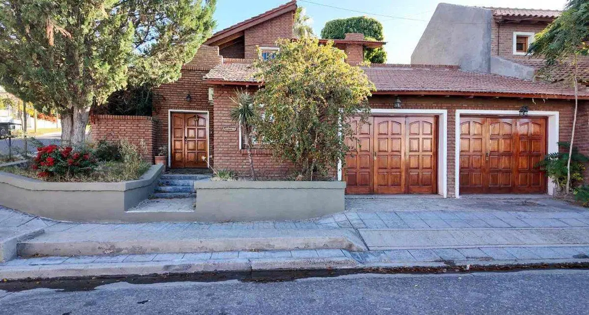 CASA 3 DORMITORIOS + PILETA EN VENTA| FORMOSA 1312 2