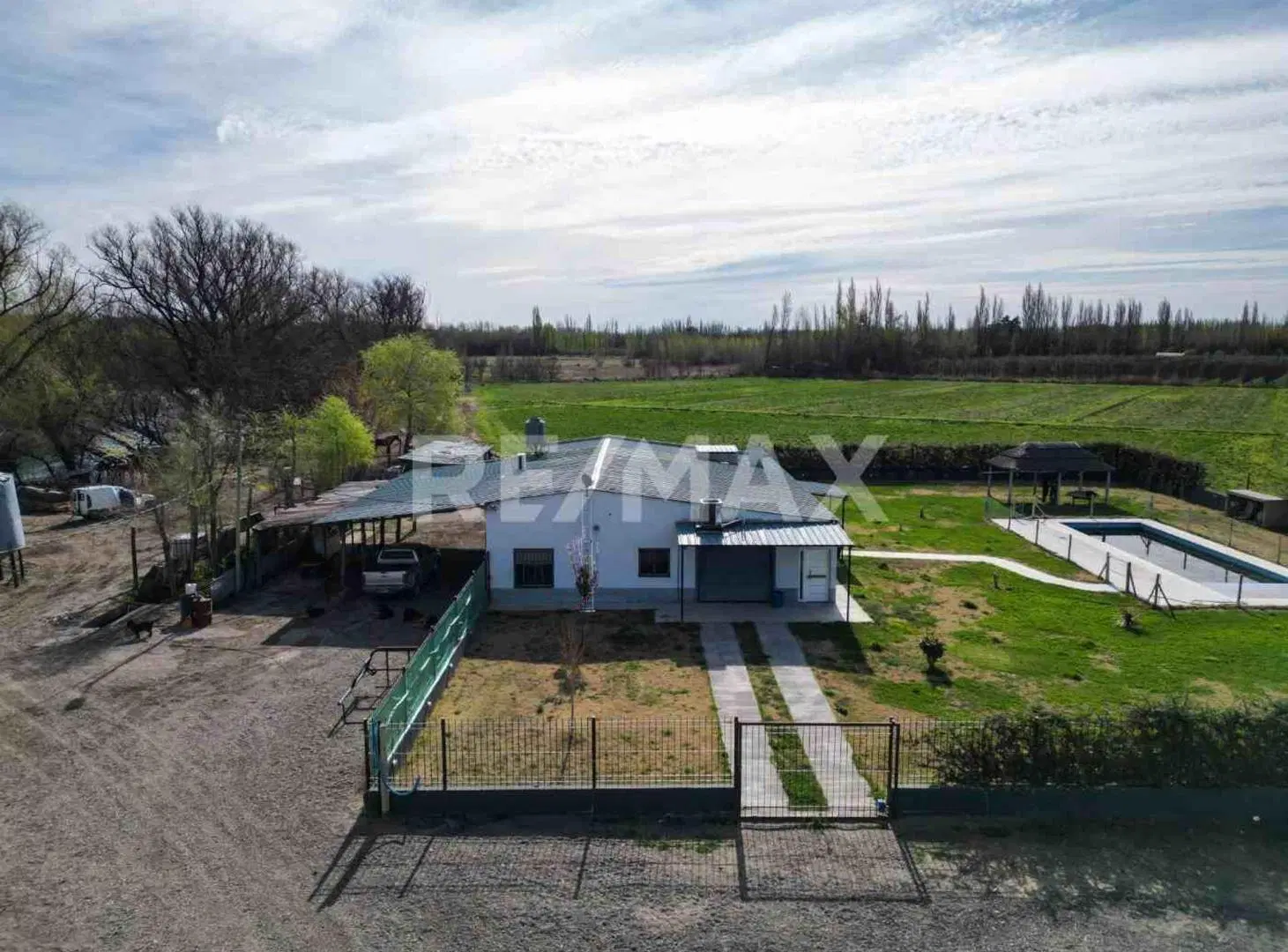 Se vende casa quinta con costa de Río Neuquén 5