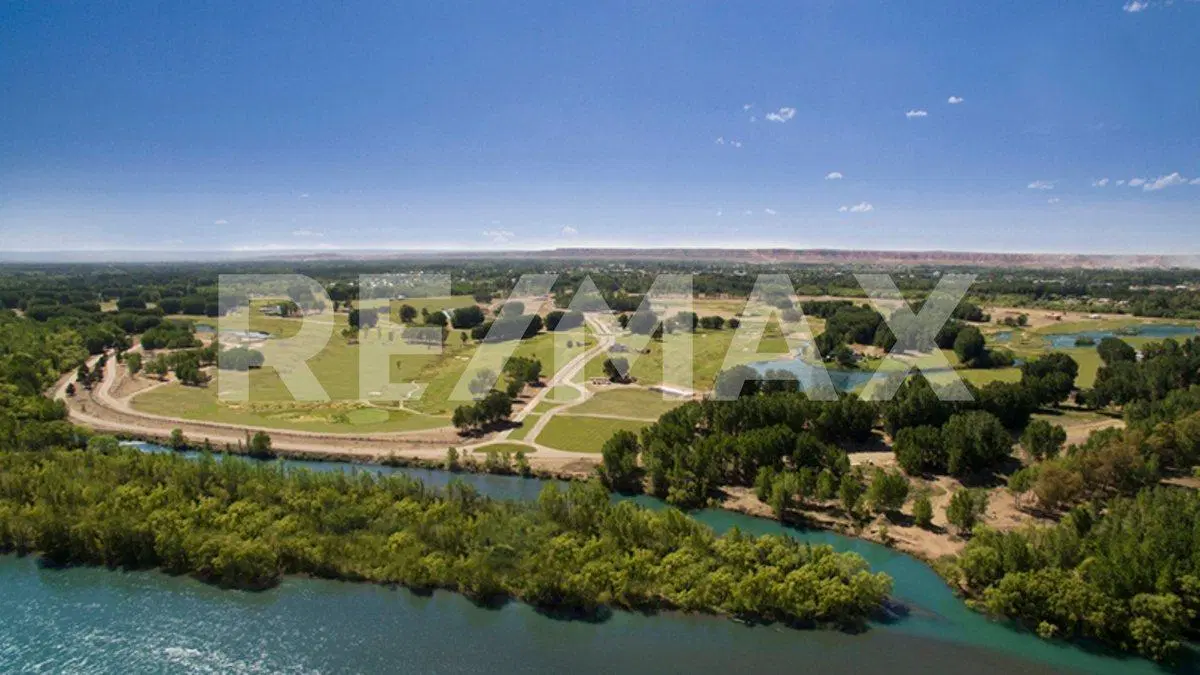 TERRENO EN VENTA EN LOS CANALES DE PLOTTIER 2