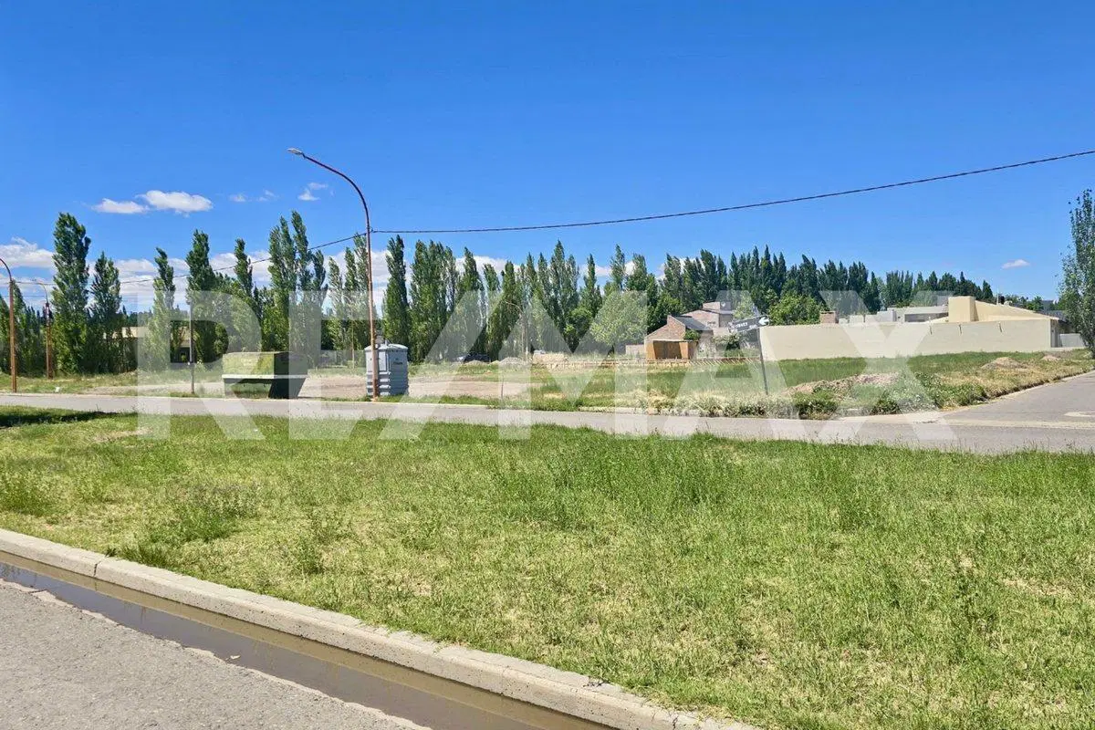 Terreno en esquina Venta! B. Manzanar Cipolletti 3