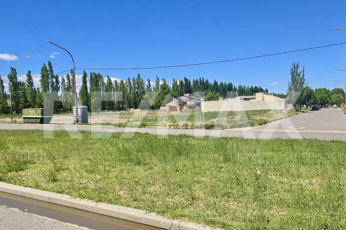 Terreno en esquina Venta! B. Manzanar Cipolletti 2
