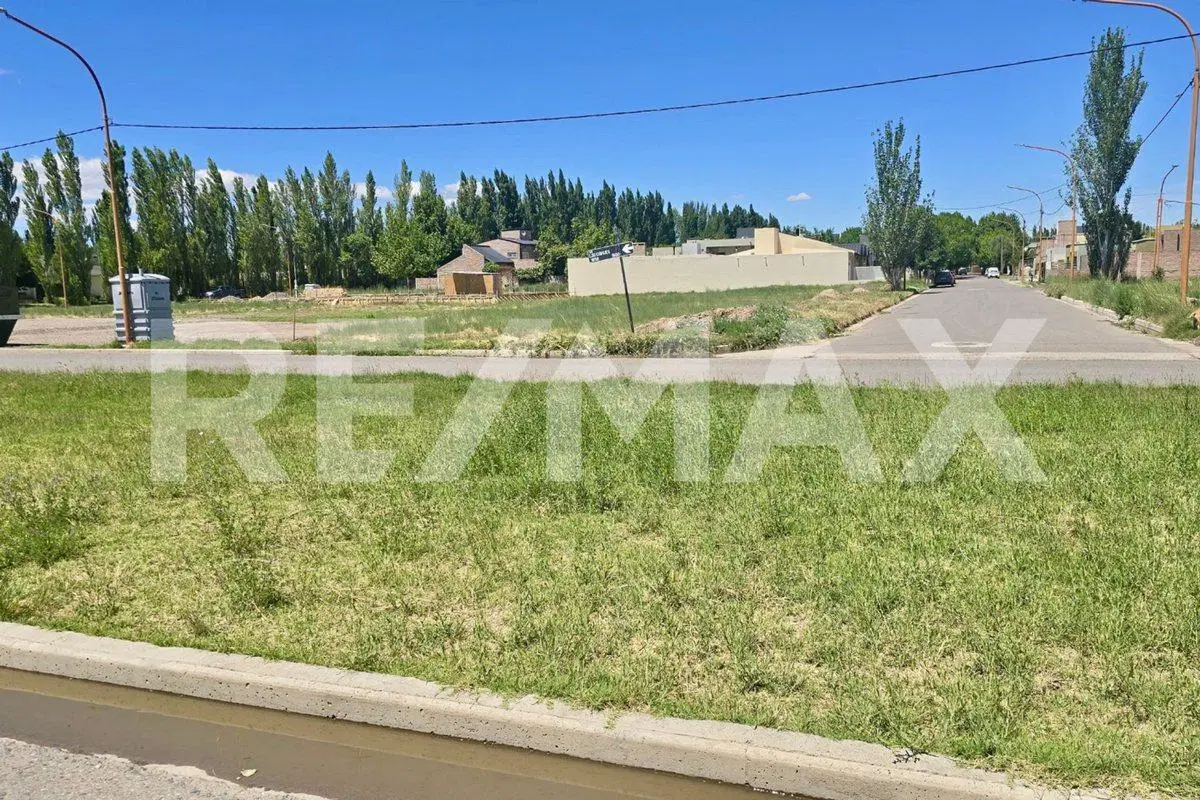 Terreno en esquina Venta! B. Manzanar Cipolletti 5